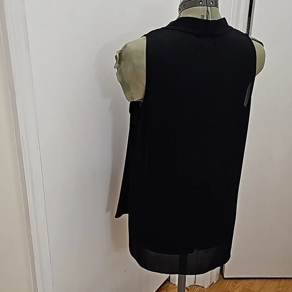 Vince Camuto's Blk breezy blouse lightens up your workweek. Sz. Small - Picture 4 of 9